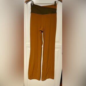Lululemon Throwback Astro Pant in Butternut Sz 4